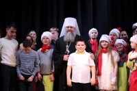 В рождественские дни митрополит Артемий посетил театр для «особых детей»