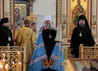 Всенощное бдение с участием трех архиереев прошло в кафедральном соборе Хабаровска