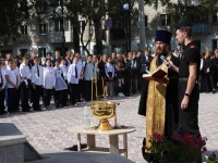 В День солидарности в борьбе с терроризмом священник Никольского храма города Николаевска-на-Амуре принял участие в митинге