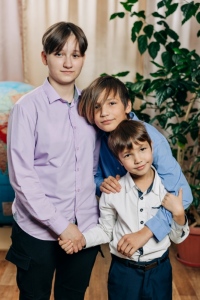 «Добро пожаловать в семью»: Азиза, Дима и Тимур