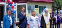 Митрополит Артемий освятил здание детской поликлиники в селе Троицком