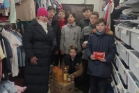 Ученики хабаровской школы помогли гуманитарному складу Хабаровской епархии