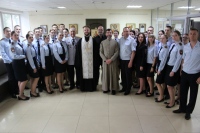 Хабаровский священник совершил чин освящения икон для будущей часовни при институте МВД