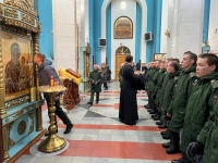 Военнослужащим рассказали о святынях Успенского собора