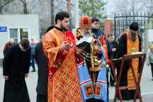 В день Радоницы митрополит Артемий совершил панихиду на Центральном кладбище 25 апреля 2023 года